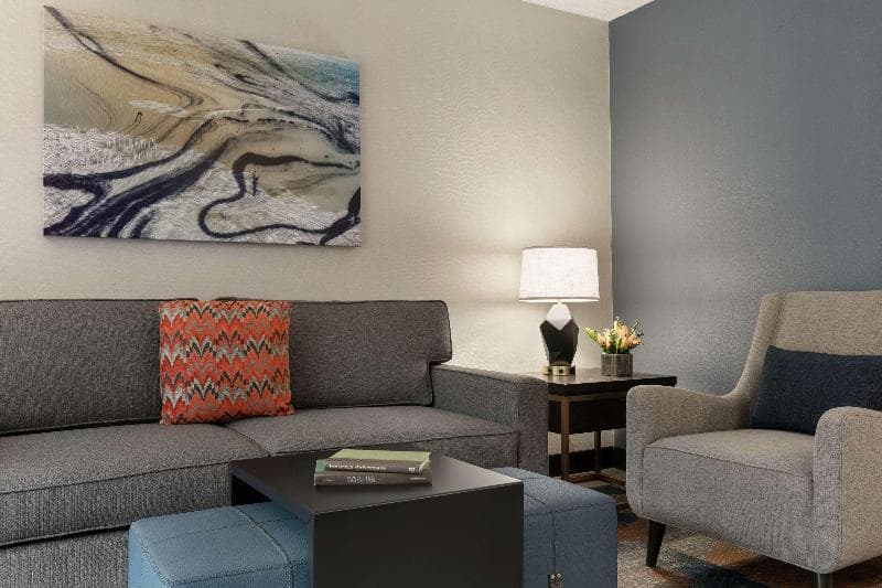 Embassy Suites by Hilton Los Angeles Downey 5