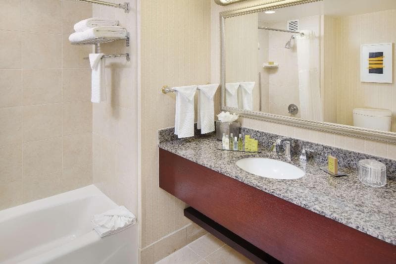 DoubleTree by Hilton Hotel Los Angeles - Commerce 5