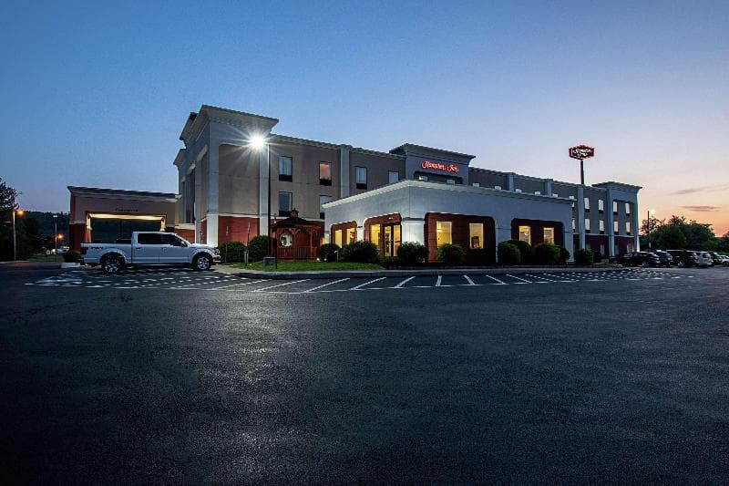 Hampton Inn Pine Grove 4