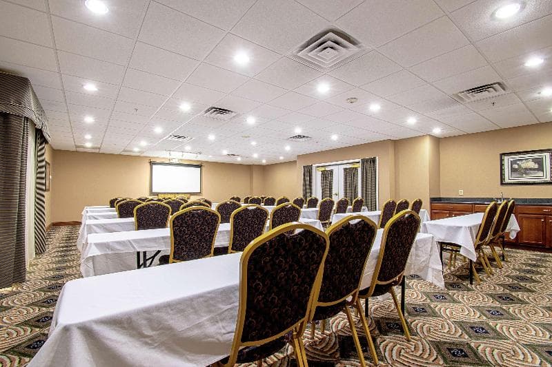 Hampton Inn Pine Grove 5