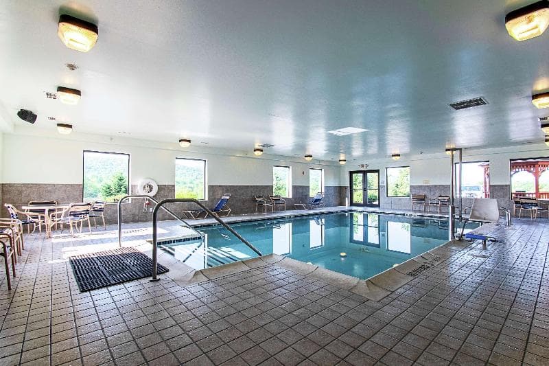 Hampton Inn Pine Grove 3