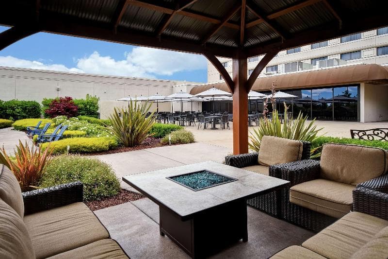 DoubleTree by Hilton Pleasanton at the Club 5