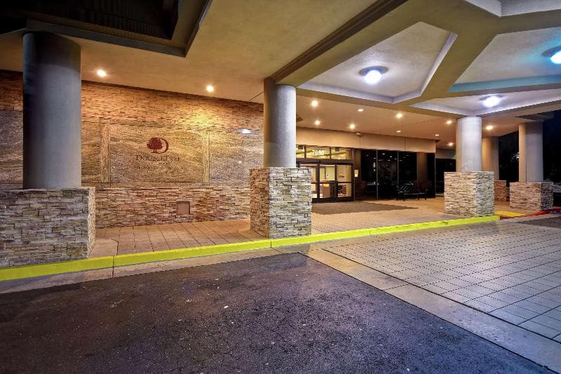 DoubleTree by Hilton Pleasanton at the Club 3