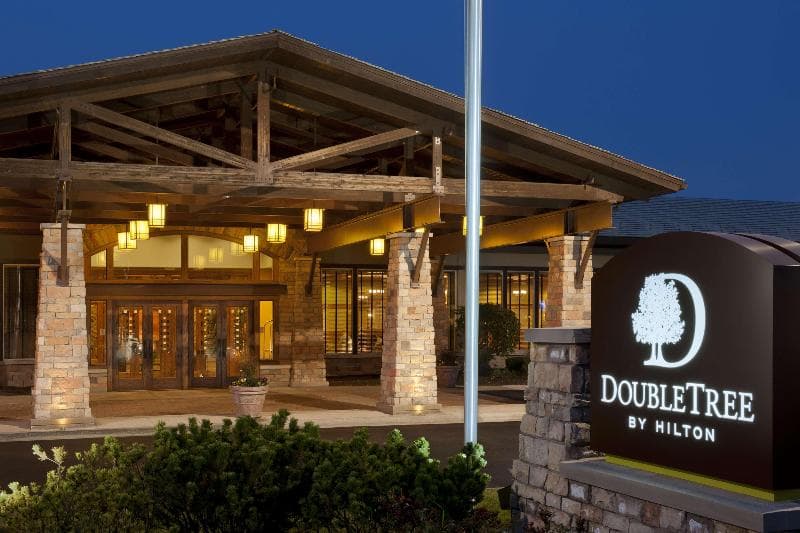 DoubleTree by Hilton Hotel Libertyville - Mundelein photo 1