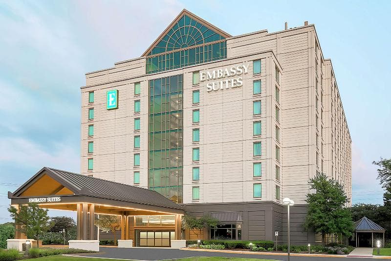 Embassy Suites by Hilton Chicago Lombard Oak Brook photo 1