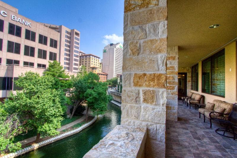 Embassy Suites by Hilton San Antonio Riverwalk Downtown 4