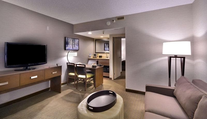 Embassy Suites by Hilton Denver Central Park 4