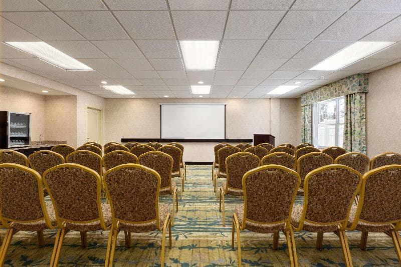 Hampton Inn Dover 4