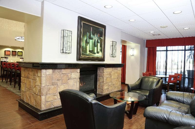 Hampton Inn & Suites Temecula 5