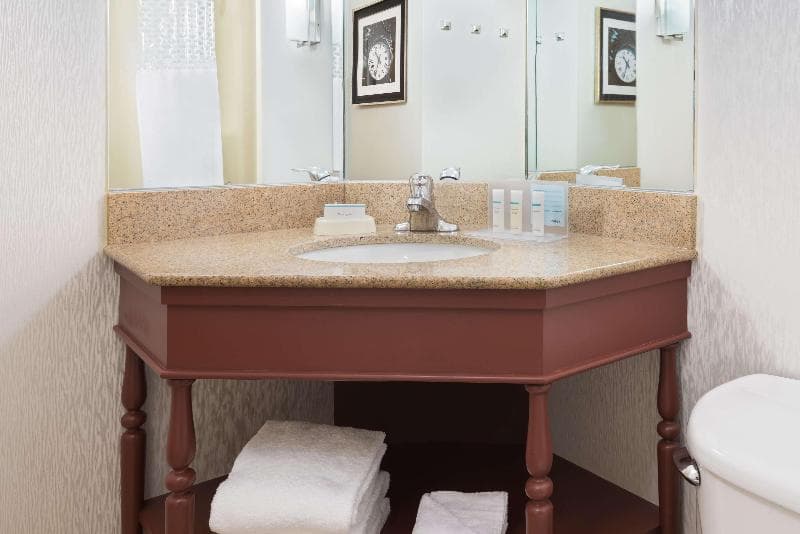 Hampton Inn Danbury 4