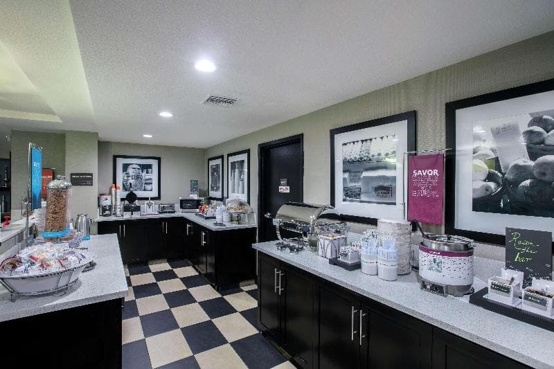 Hampton Inn & Suites Hermosa Beach 3