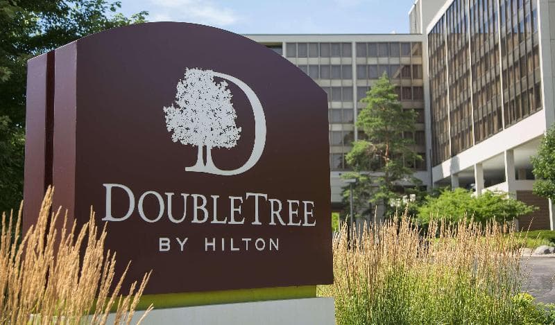 DoubleTree by Hilton Chicago - Oak Brook 5