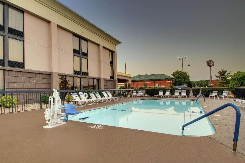 Hampton Inn Lebanon 5