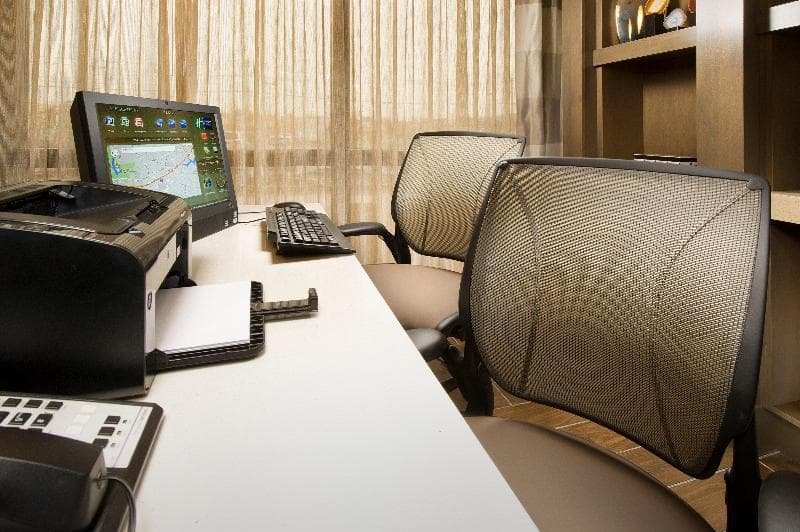 Holiday Inn Express Boston North-Woburn 4