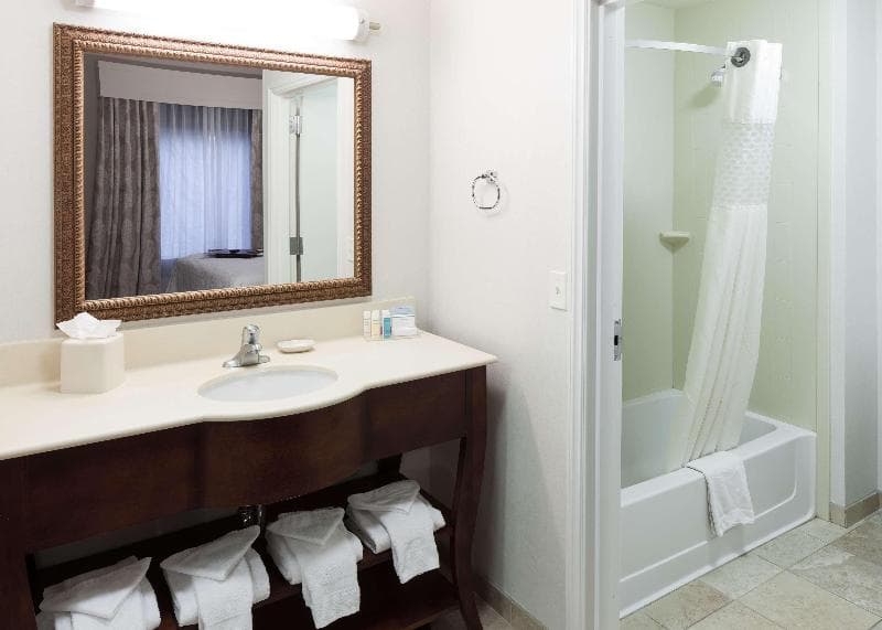 Hampton Inn & Suites Westford-Chelmsford 5