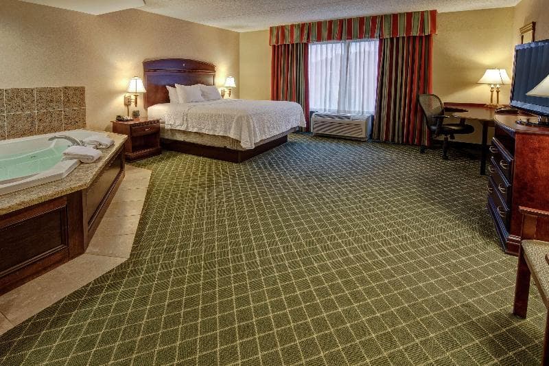 Hampton Inn Cambridge 2