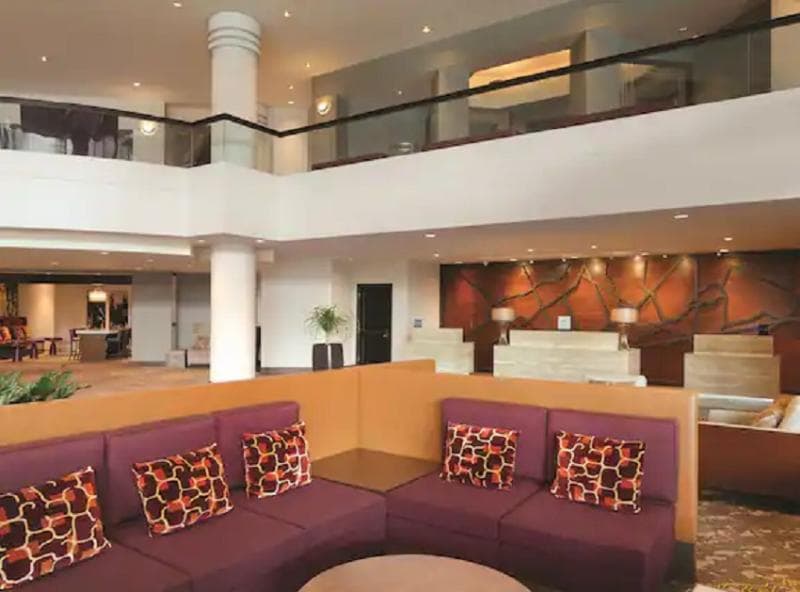 Hilton East Brunswick Hotel & Executive Meeting Center 2