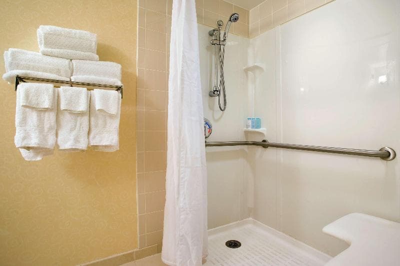 Hilton East Brunswick Hotel & Executive Meeting Center 5