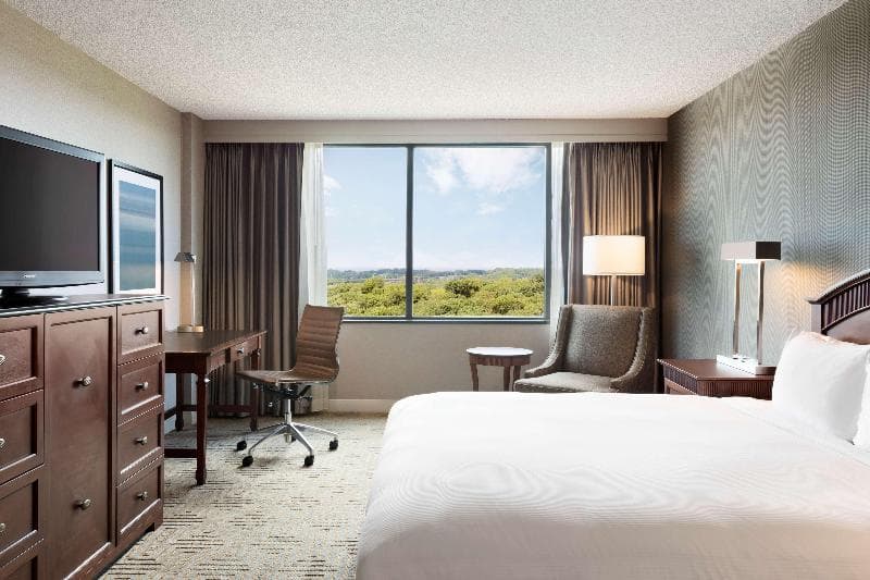 Hilton East Brunswick Hotel & Executive Meeting Center 3