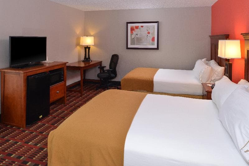 Holiday Inn Express Crestwood 3