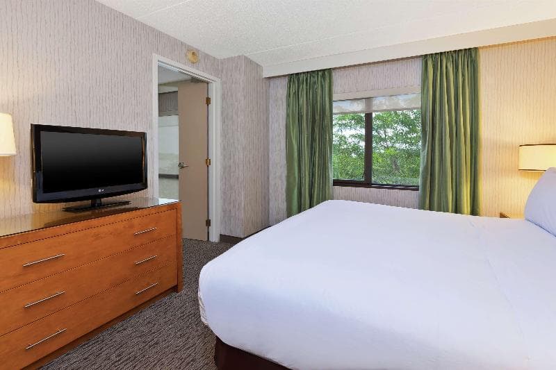 Embassy Suites by Hilton Auburn Hills 3