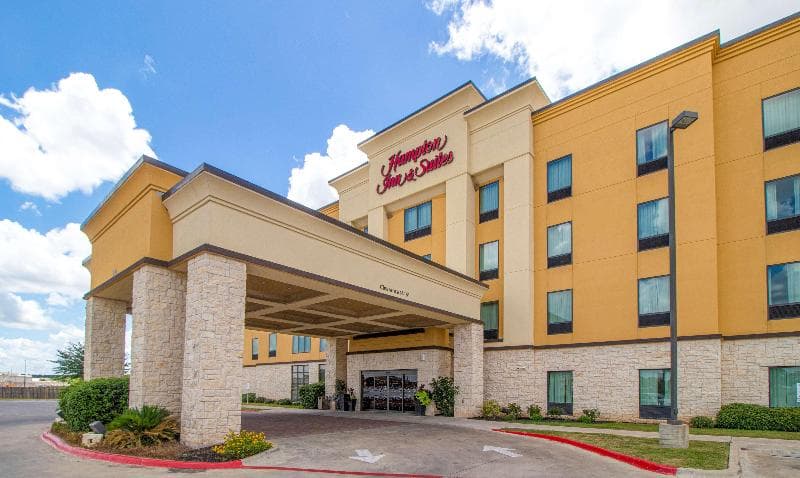 Hampton Inn & Suites Bastrop 3