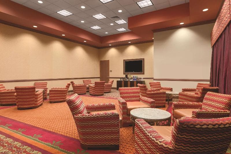 Embassy Suites Omaha-La Vista/Hotel & Conference Center photo 1