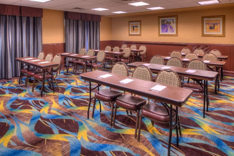 Hampton Inn & Suites Ontario 4