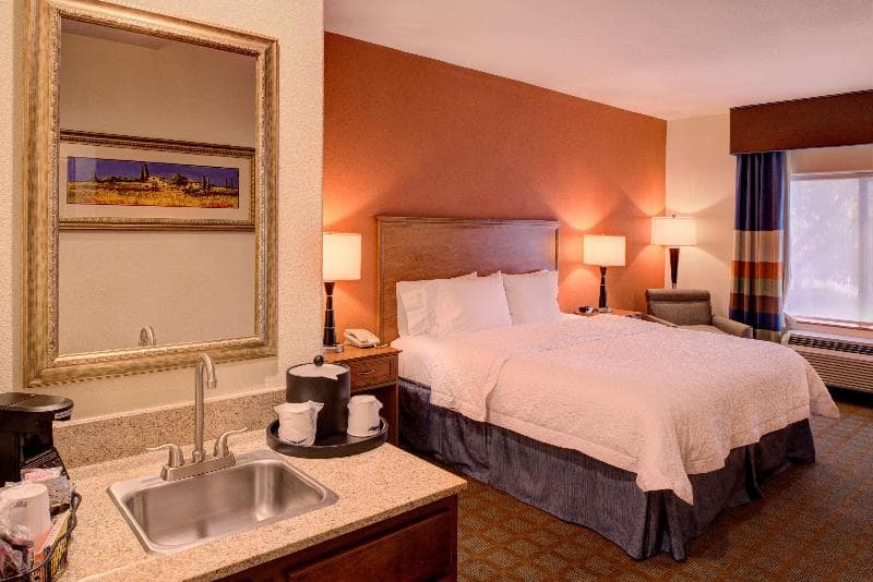 Hampton Inn & Suites Ontario 2