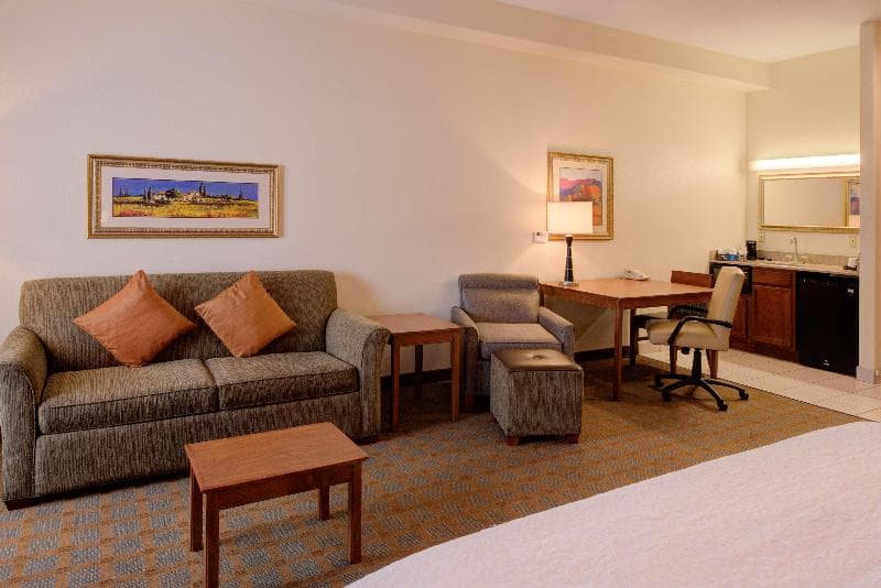 Hampton Inn & Suites Ontario 5