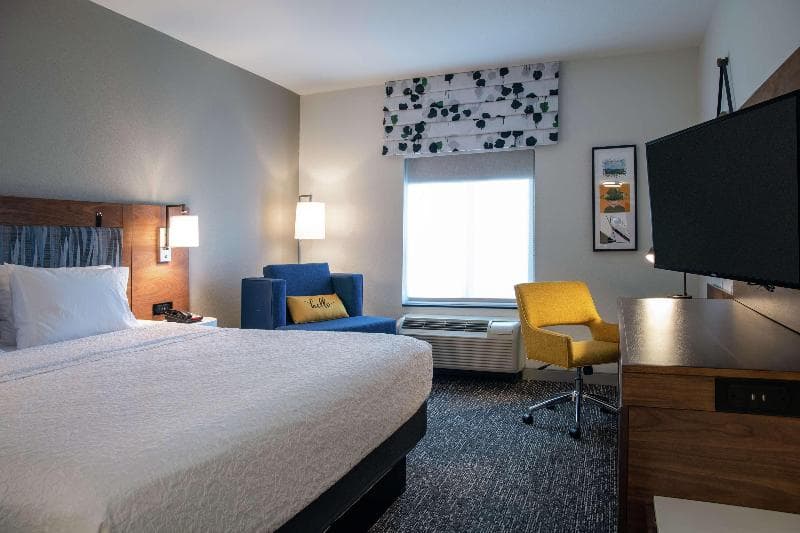 Hampton Inn & Suites Los Angeles/Sherman Oaks 4