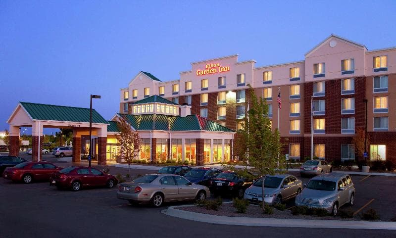 Hilton Garden Inn Naperville/Warrenville 2