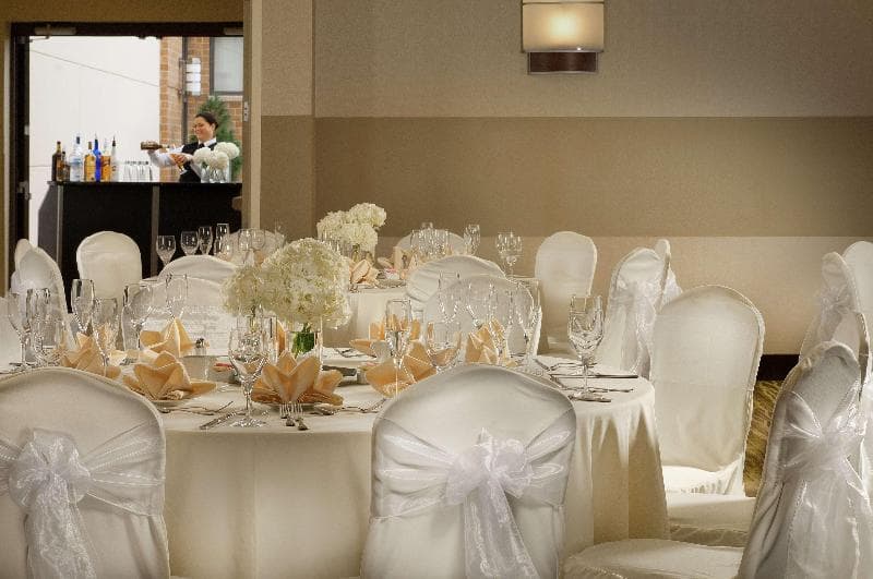 DoubleTree by Hilton Hotel Sterling - Dulles Airport 2