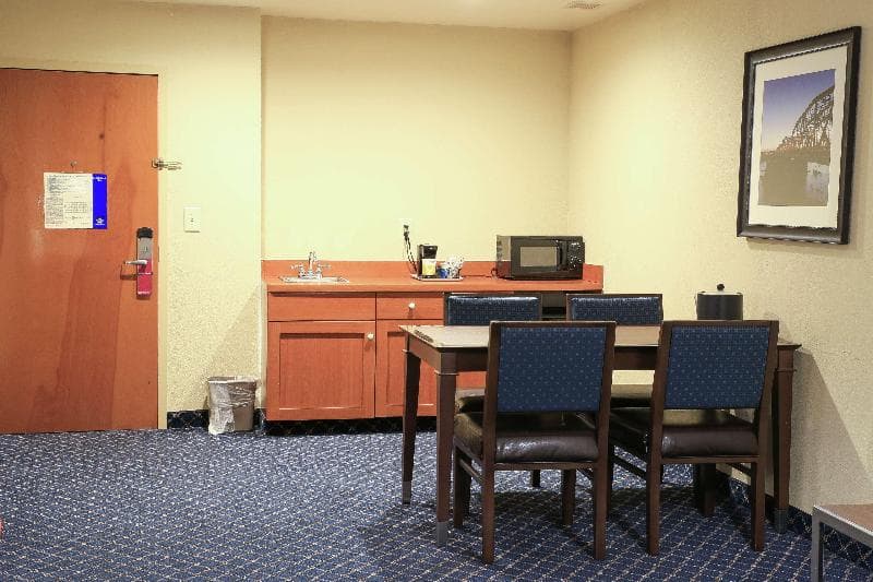 Hampton Inn Bordentown 3