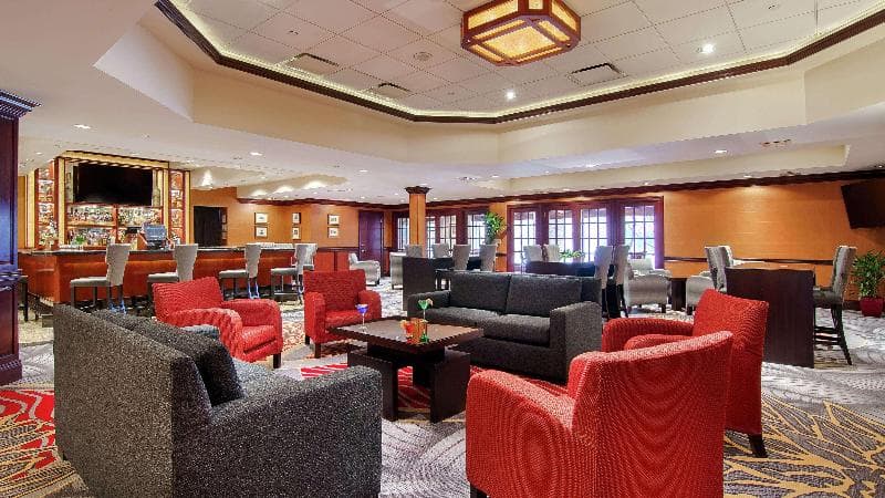DoubleTree by Hilton Lisle Naperville 4