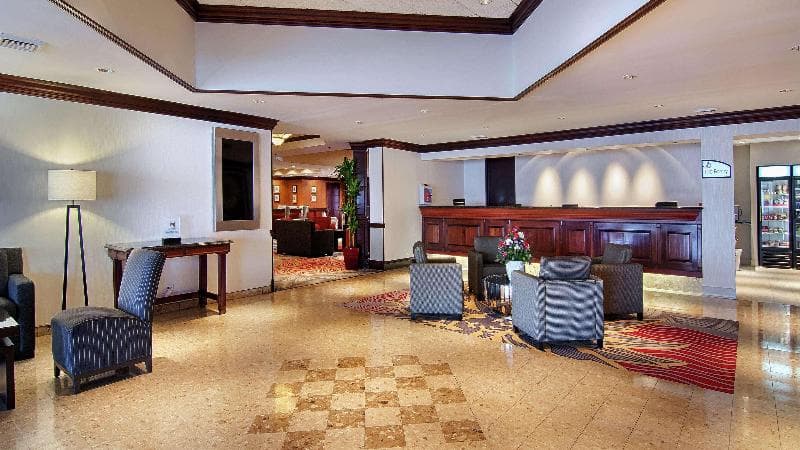 DoubleTree by Hilton Lisle Naperville 5