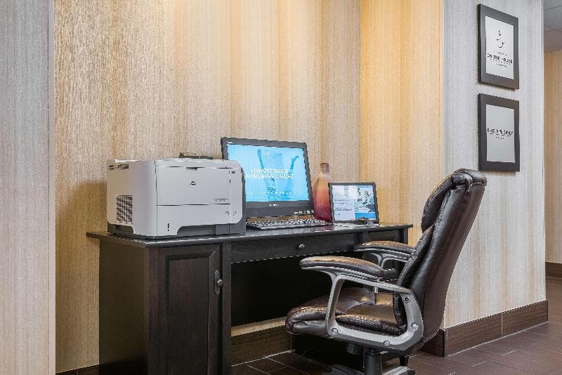 Hampton Inn Parkersburg-Mineral Wells photo 1