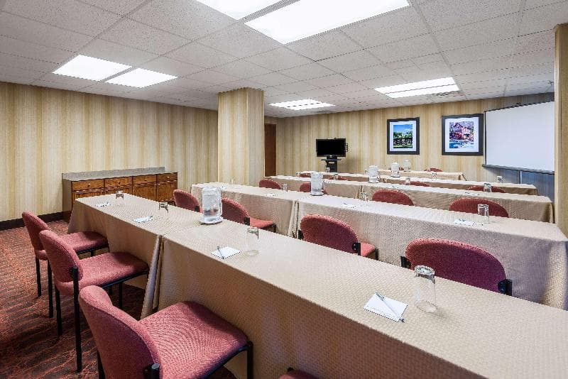 Hampton Inn Parkersburg-Mineral Wells 5