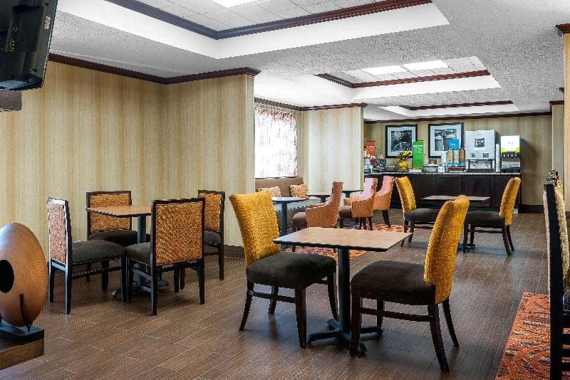 Hampton Inn Parkersburg-Mineral Wells 2