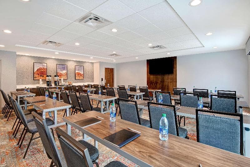Hampton Inn Santa Fe South photo 1