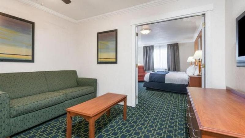 Hampton Inn Santa Fe South 5