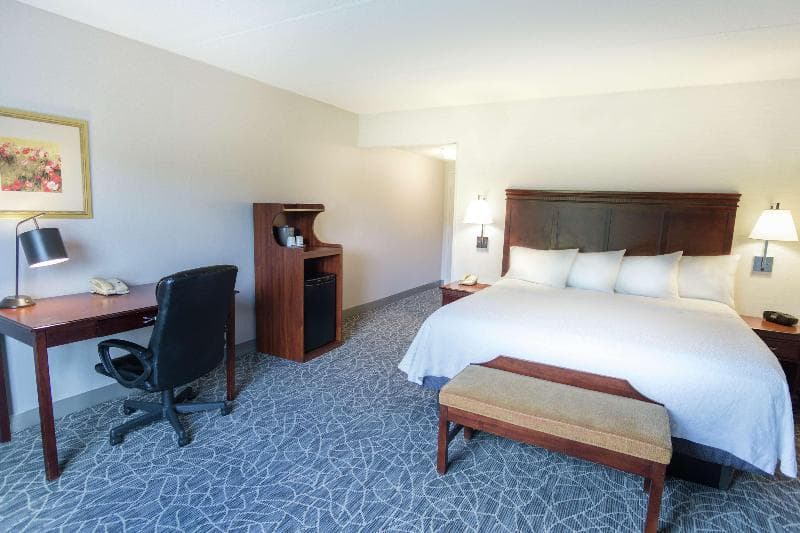 Hampton Inn & Suites Berkshires-Lenox 2