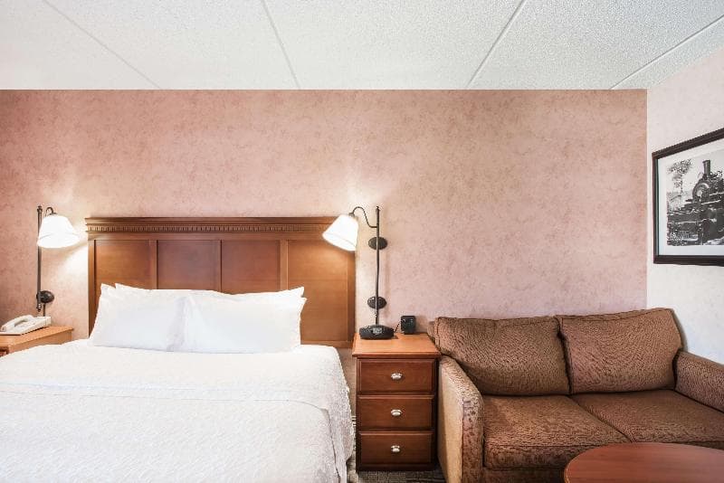 Hampton Inn West Springfield 2