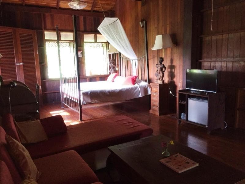 Ruen Thai Rim Haad Rayong main