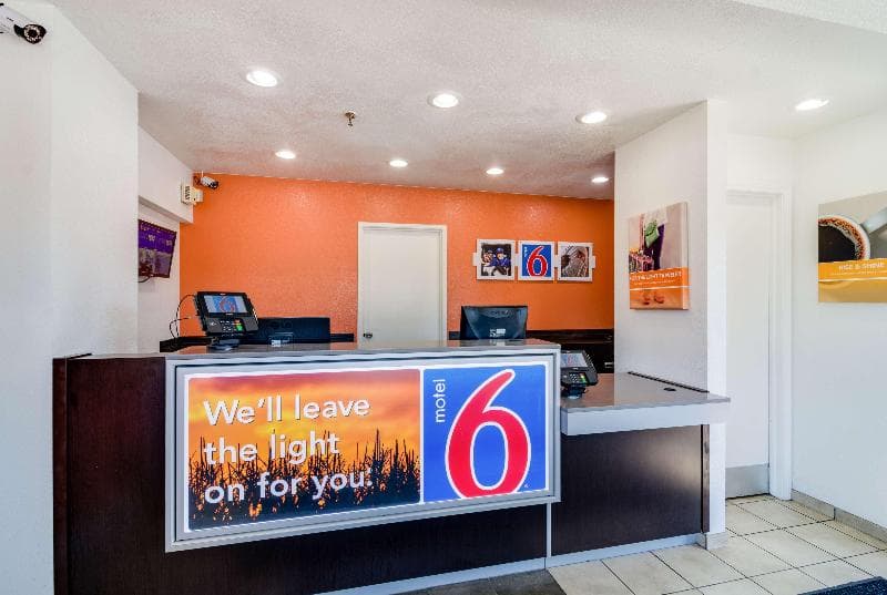 Motel 6 Chicago O'hare 5