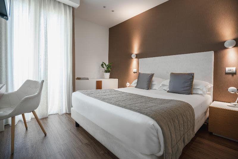 Select Suites & Spa 5