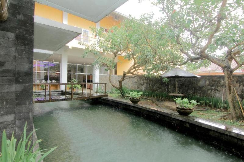University Hotel 3