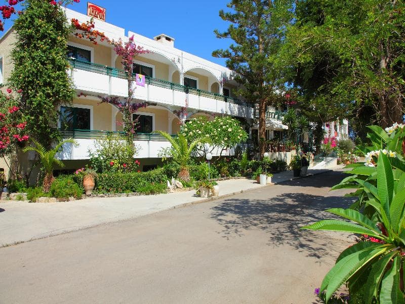 Trefon Hotel Apartments & Suites 5