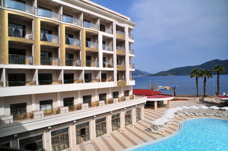 Golden Rock Beach Hotel 2