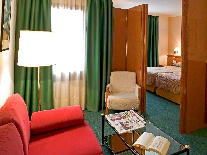 Acacia Suite Hotel 4